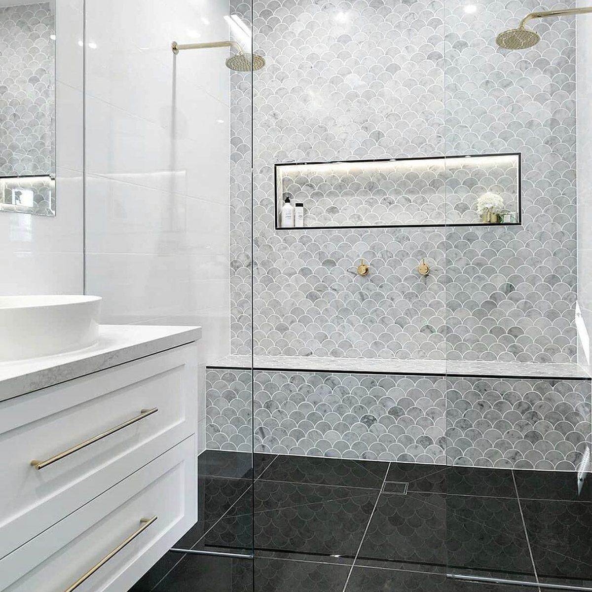 Fish scale tiled feature wall with a double shower